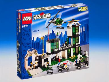 Command Post Central Item No: 6332. Litt slitasje på eske